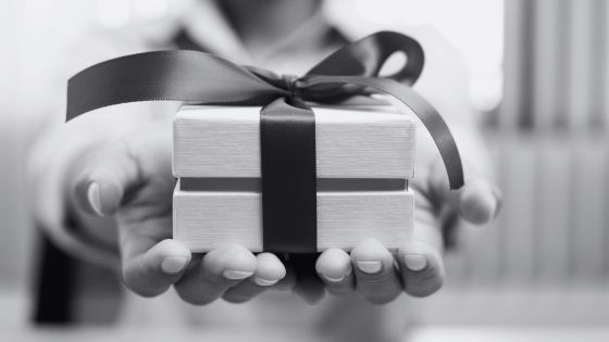 How to Create a Gift Guide That Boosts Sales Conversions: The Business Strategy